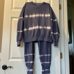 Gap Matching Sweatshirt & Sweatpants